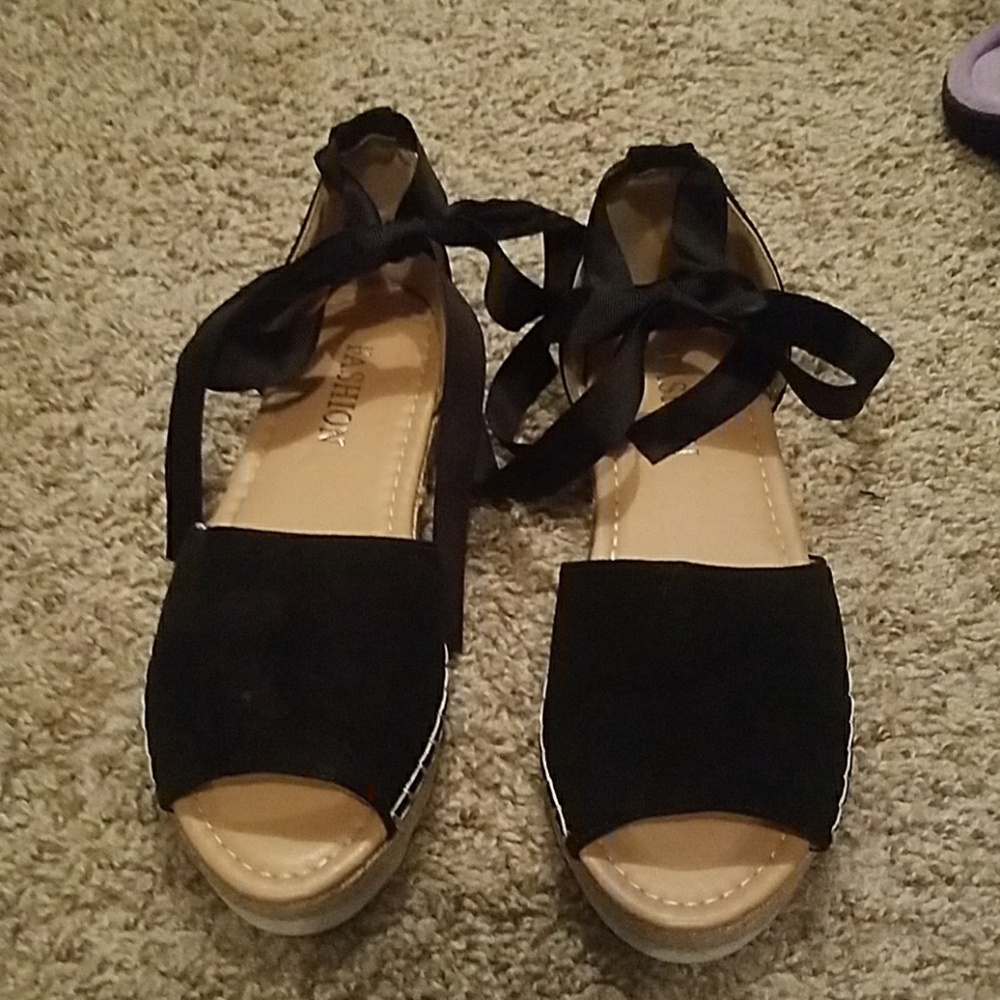 Black tie sandles.